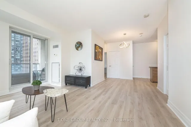 Additional image 18 of 35 Balmuto St Unit 1101