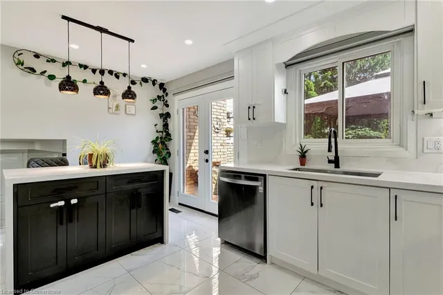 Additional image 16 of 101 Devonglen Dr