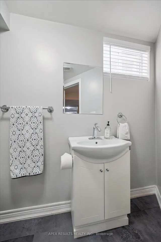 Additional image 33 of 12 Anson Ave