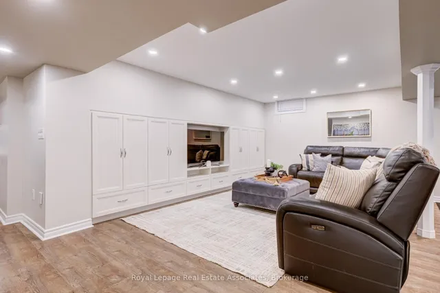 Additional image 41 of 235 Jessie Caverhill Passage