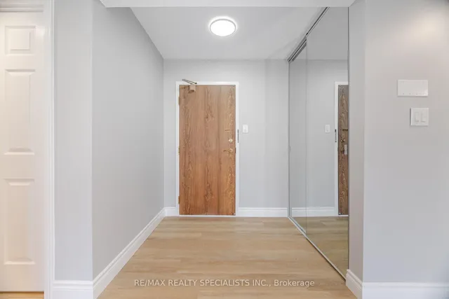 房产图片 5 - 1240 Marlborough Crt 单元606