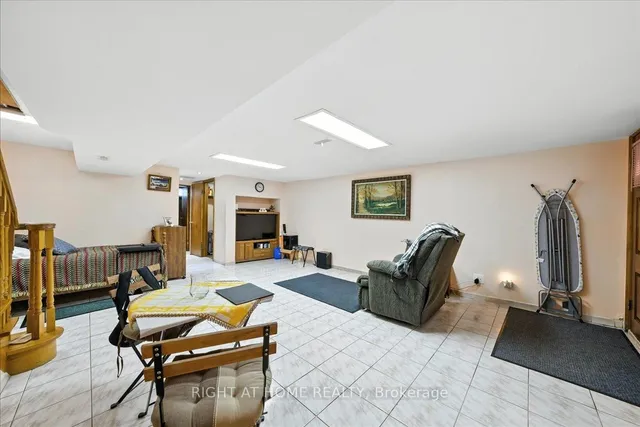 Additional image 30 of 449 Roxton Rd