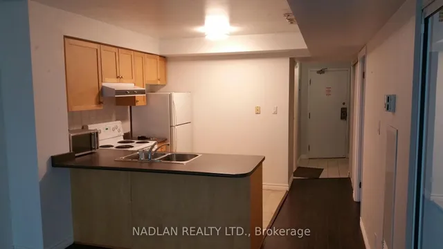 Additional image 8 of 650 Queens Quay Unit 305