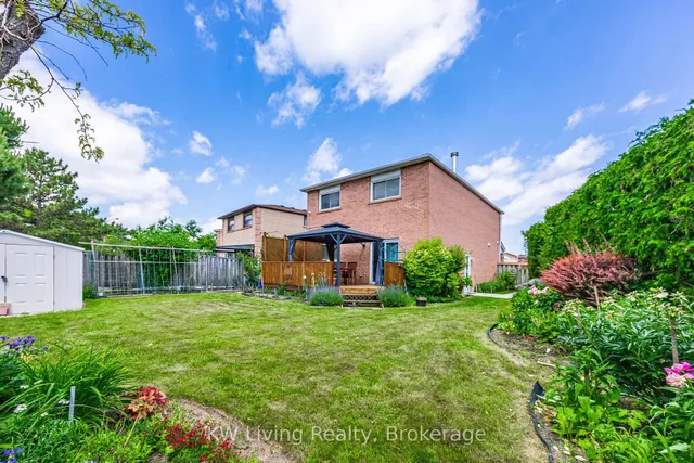 Additional image 29 of 35 Roxanne Cres