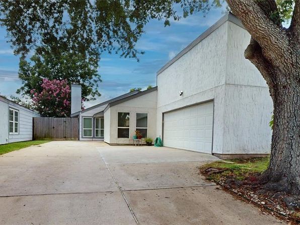 11027 Oakcenter Dr, Houston, TX 77072