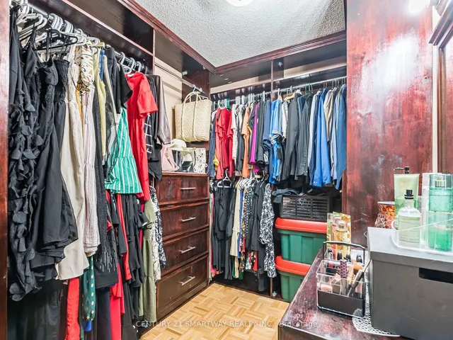 Additional image 23 of 38 Bottlebrush Dr