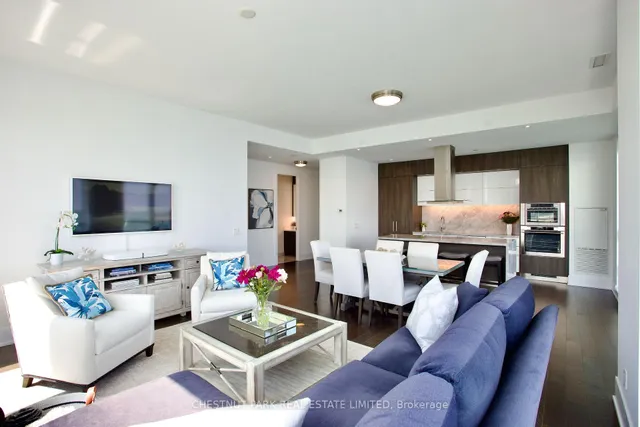 Additional image 8 of 55 Merchants' Wharf Unit 923