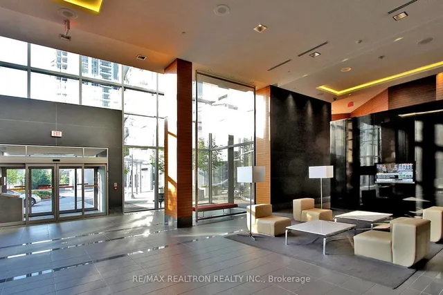 Additional image 6 of 125 Village Green Sq Unit 911