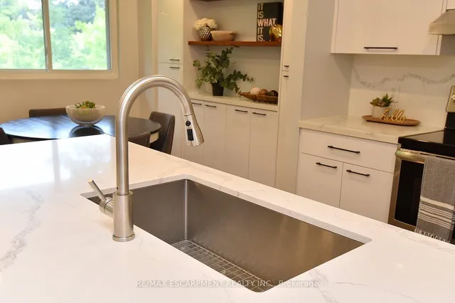 Additional image 24 of 459 Woodview Rd Unit 4