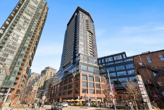 Additional image 2 of 135 East Liberty St Unit 2406