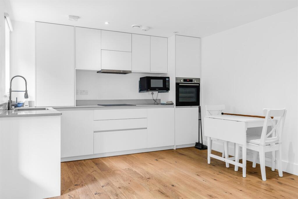 Additional image 7 of 80 Great North Road, Welwyn