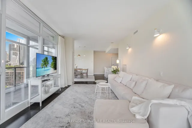 Additional image 21 of 170 Avenue Rd Unit 810