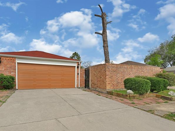 8910 Beau Monde Dr, Houston, TX 77099