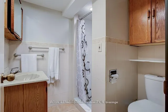 Additional image 24 of 74 Roberta Dr