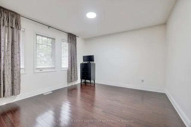 Additional image 34 of 329 Brisdale Dr