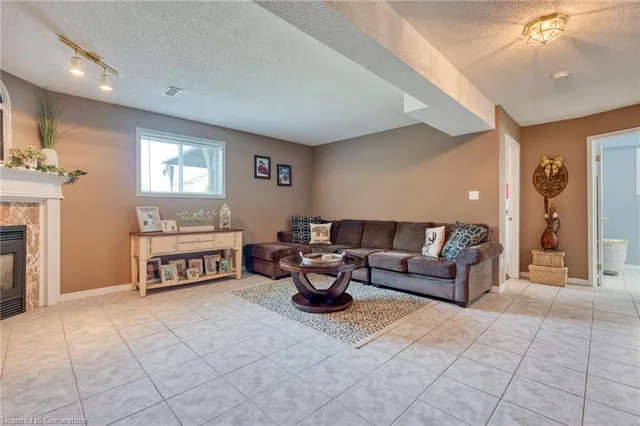 Additional image 21 of 13 Loneoak Cres