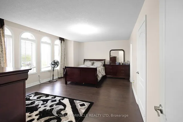 Additional image 28 of 24 Fauna Crt