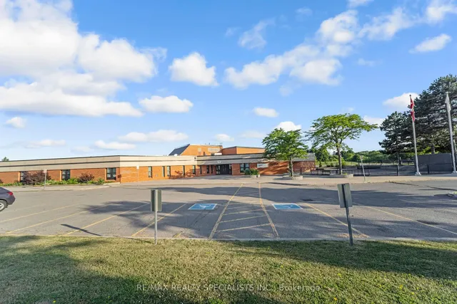 Additional image 6 of 30 Hardcastle Crt