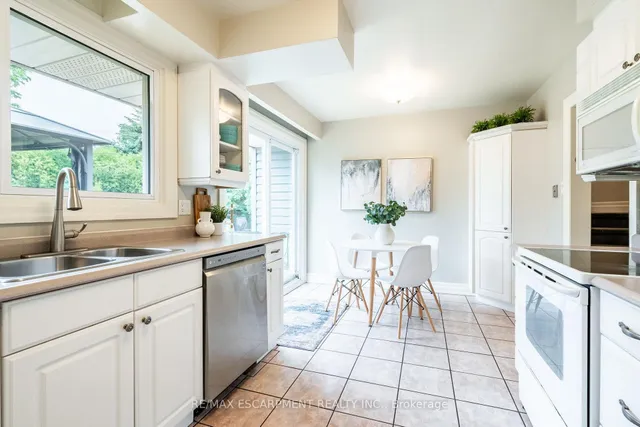 Additional image 11 of 5195 Cedarbook Cres