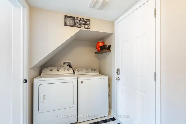 Additional image 32 of 230 Avonsyde Blvd Unit 15