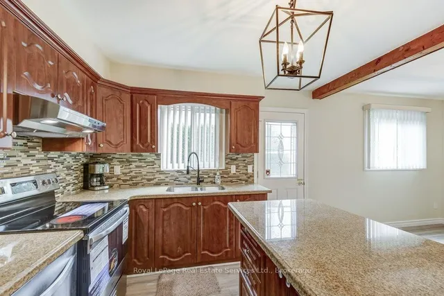 Additional image 10 of 1225 Consort Cres