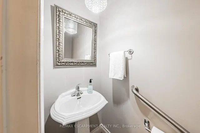 Additional image 13 of 412 Melanie Cres