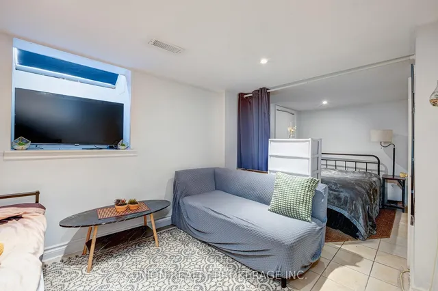 Additional image 20 of 412 Coxwell Ave