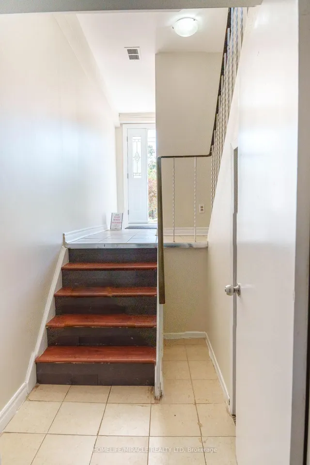 Additional image 29 of 43 Lexington Ave Unit 40