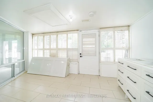 Additional image 5 of 2901 Jane St Unit Unit 106