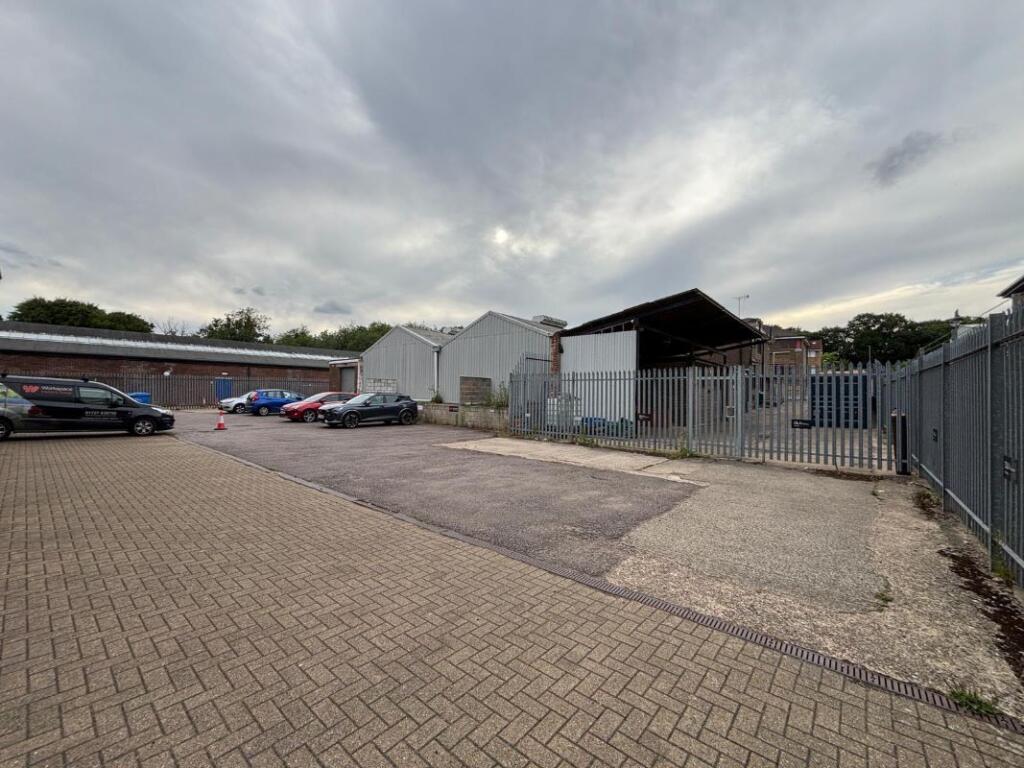 Additional image 26 of 23 Porters Wood, St Albans, Hertfordshire, AL3 6PQ