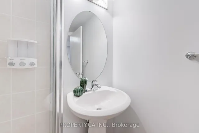 Additional image 23 of 16 Yonge St Unit 807