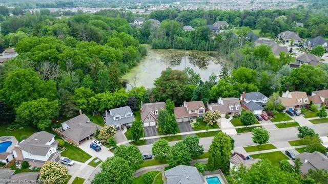 房产图片 39 - 33 Manitoulin Cres