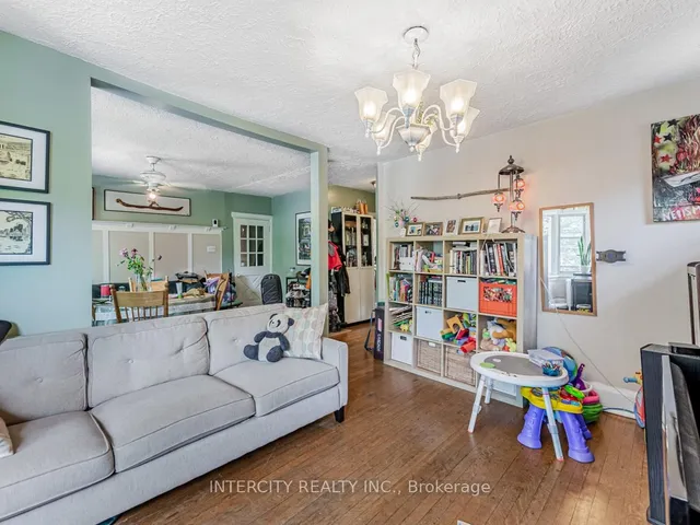 Additional image 5 of 111 Alberta Ave