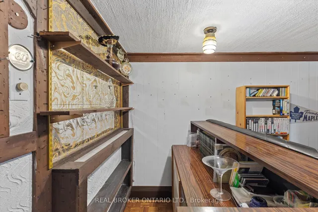 Additional image 41 of 882 Coxwell Ave