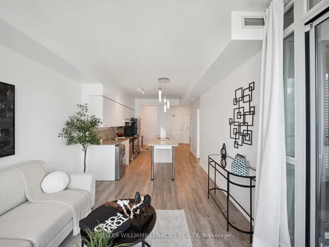 房产图片 8 - 29 Singer Crt 单元 2703