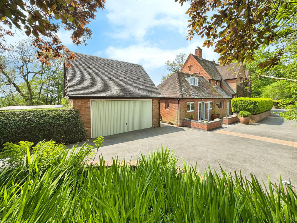 Additional image 12 of Ullenhall Lane, Over 10 Acres with Stables, Swimming Pool