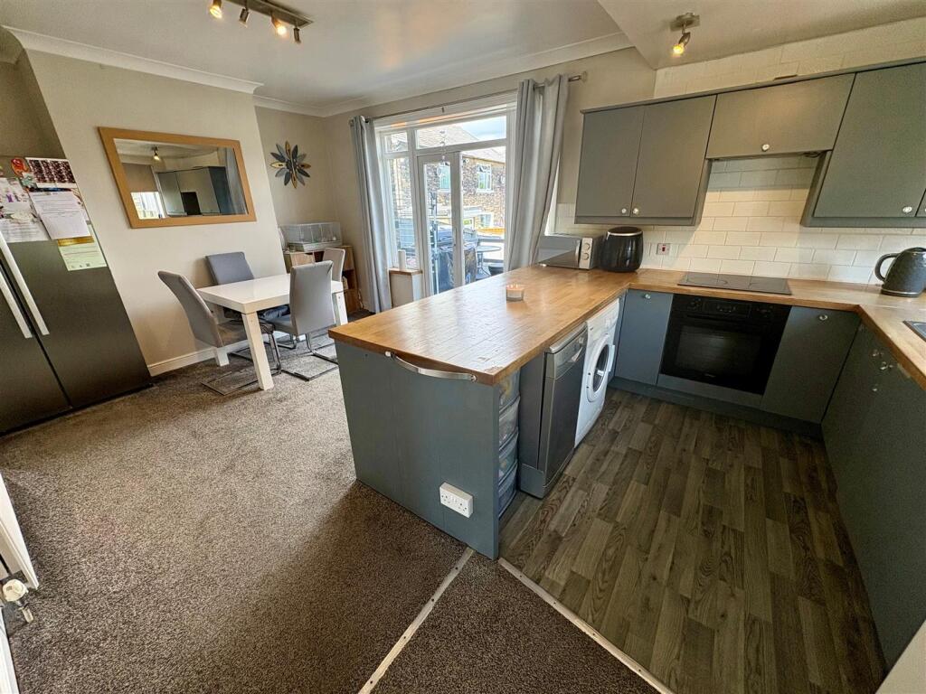 Additional image 8 of Fieldway, Clayton, Bradford