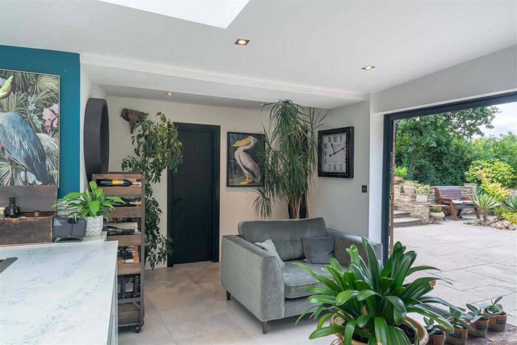 Additional image 8 of Character Property on Woodlands Drive