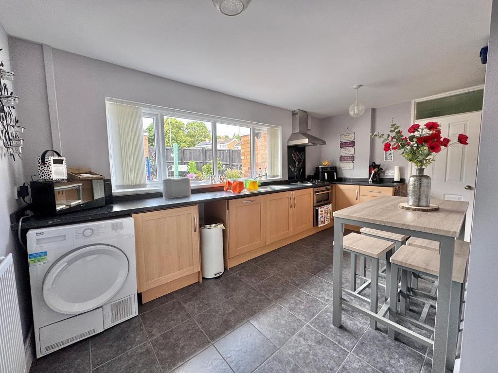 Additional image 7 of Pingle Close, West Bromwich, B71 3ET
