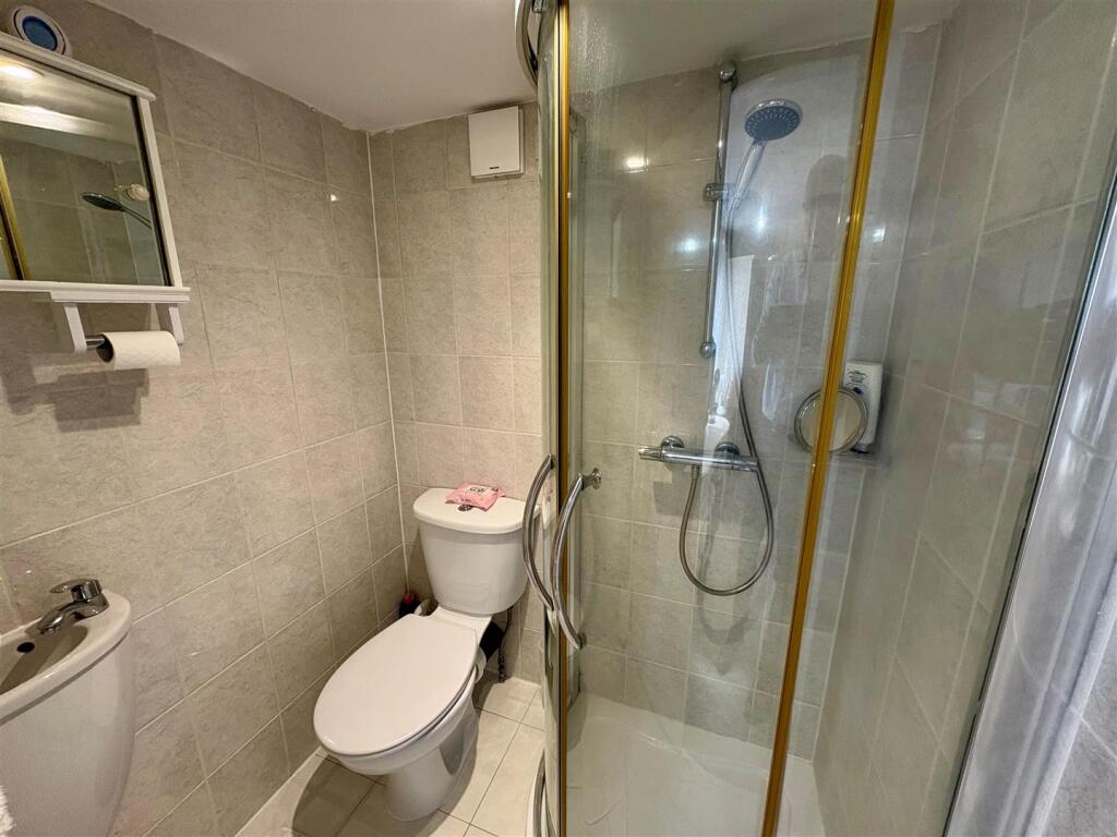 Additional image 16 of Hainsworth Moor Crescent, Queensbury