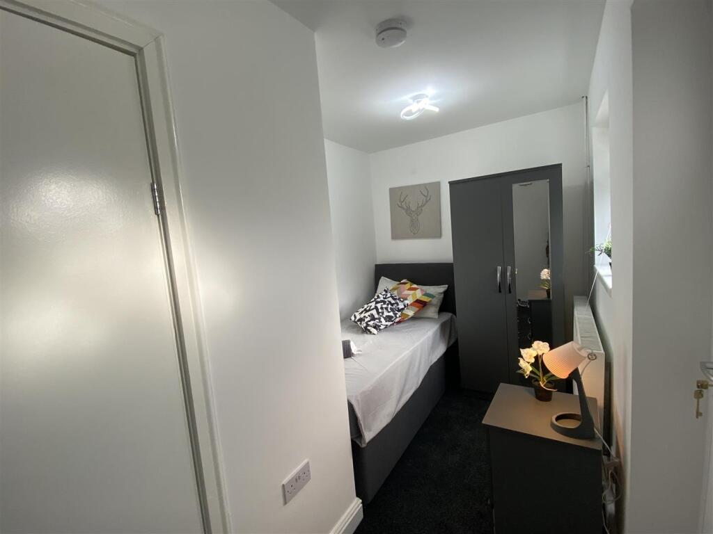 Additional image 3 of Rood End Road, Oldbury