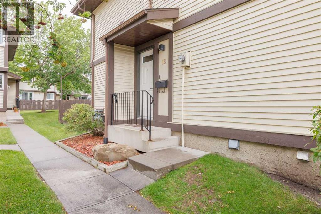 13, 115 Bergen Road NW|Calgary, Alberta T3K1P2