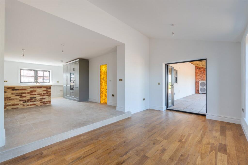 Additional image 7 of Impressive New Home in Holcombe –  Late Summer Completion