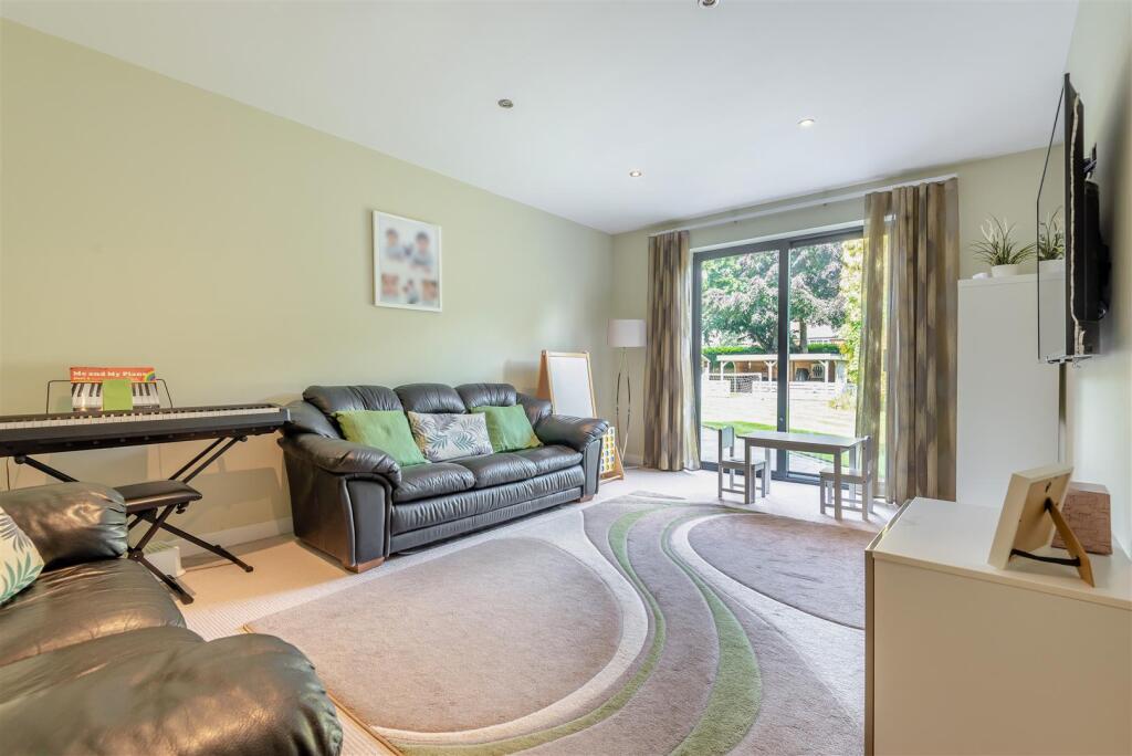 Additional image 18 of Moor Hall Drive