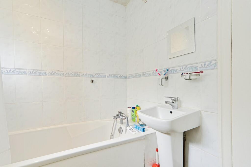 Additional image 12 of Lindisfarne Road, Shipley