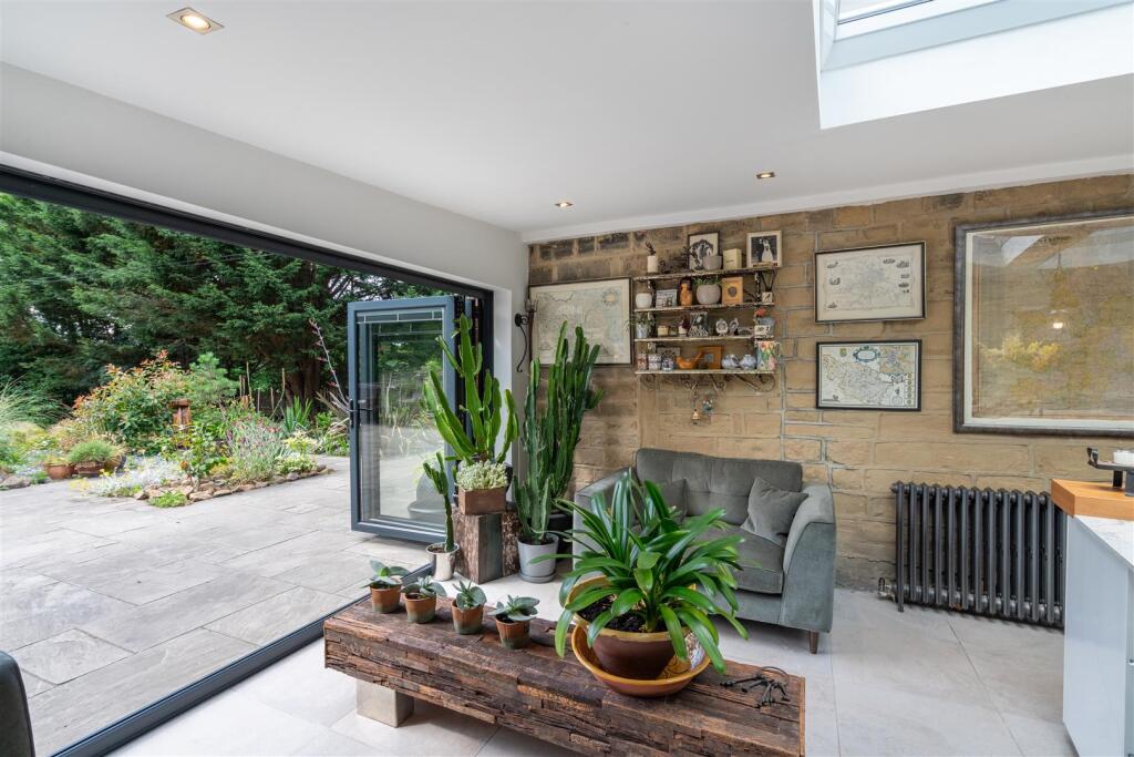 Additional image 7 of Character Property on Woodlands Drive