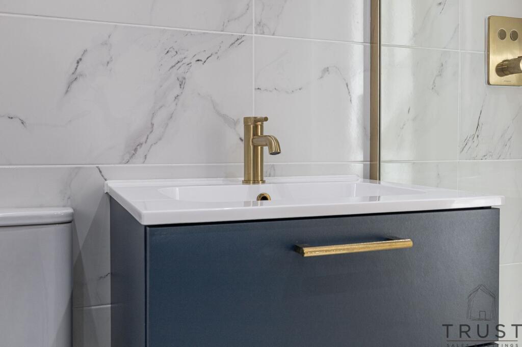 Additional image 32 of Wakefield Road, Drighlington, BD11