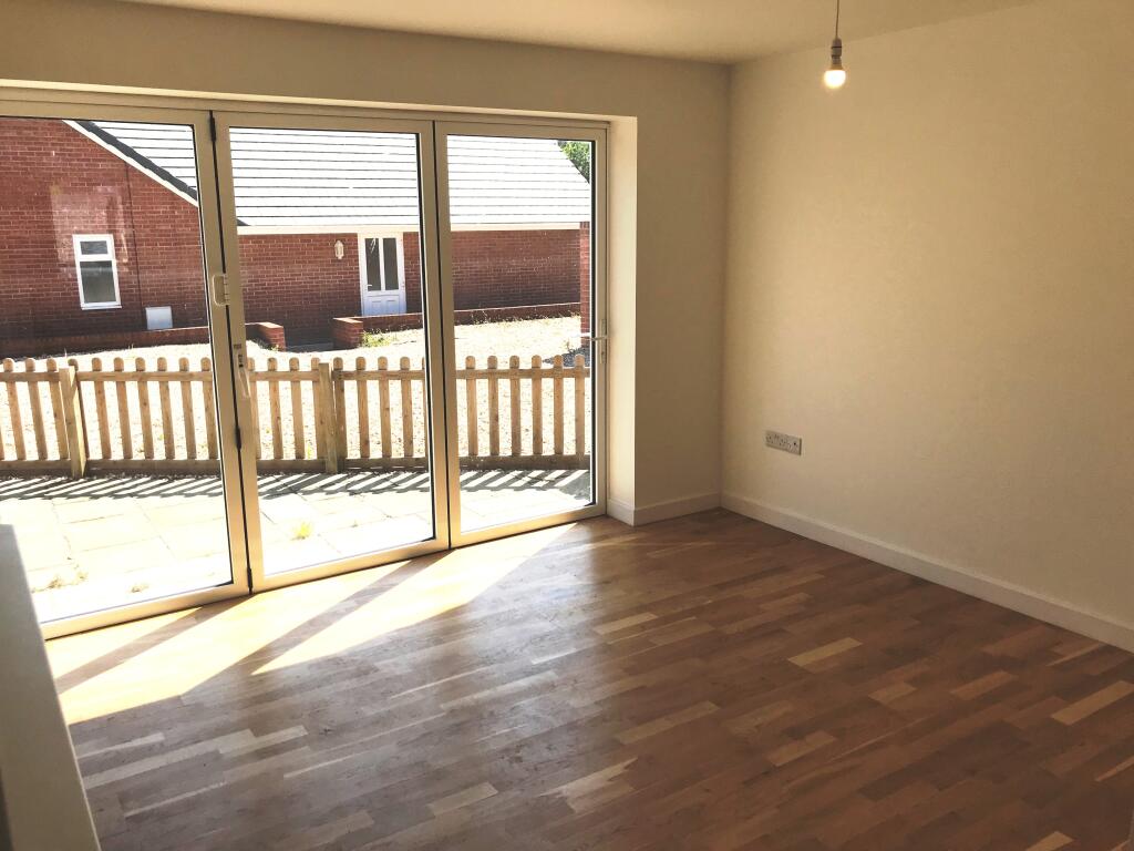 Additional image 4 of Henstridge