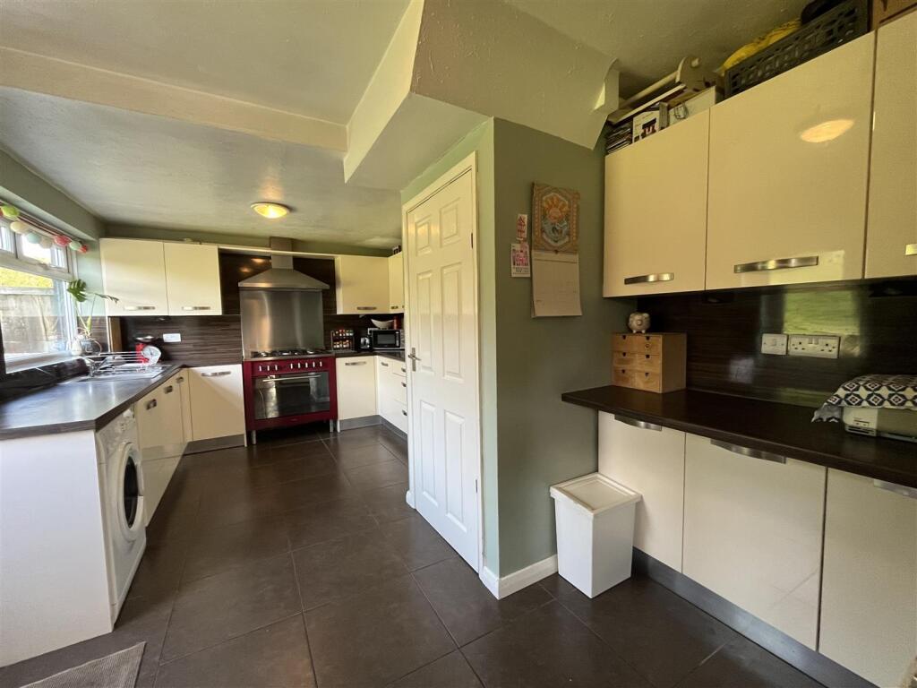 Additional image 2 of Villa Mount, Wyke, Bradford