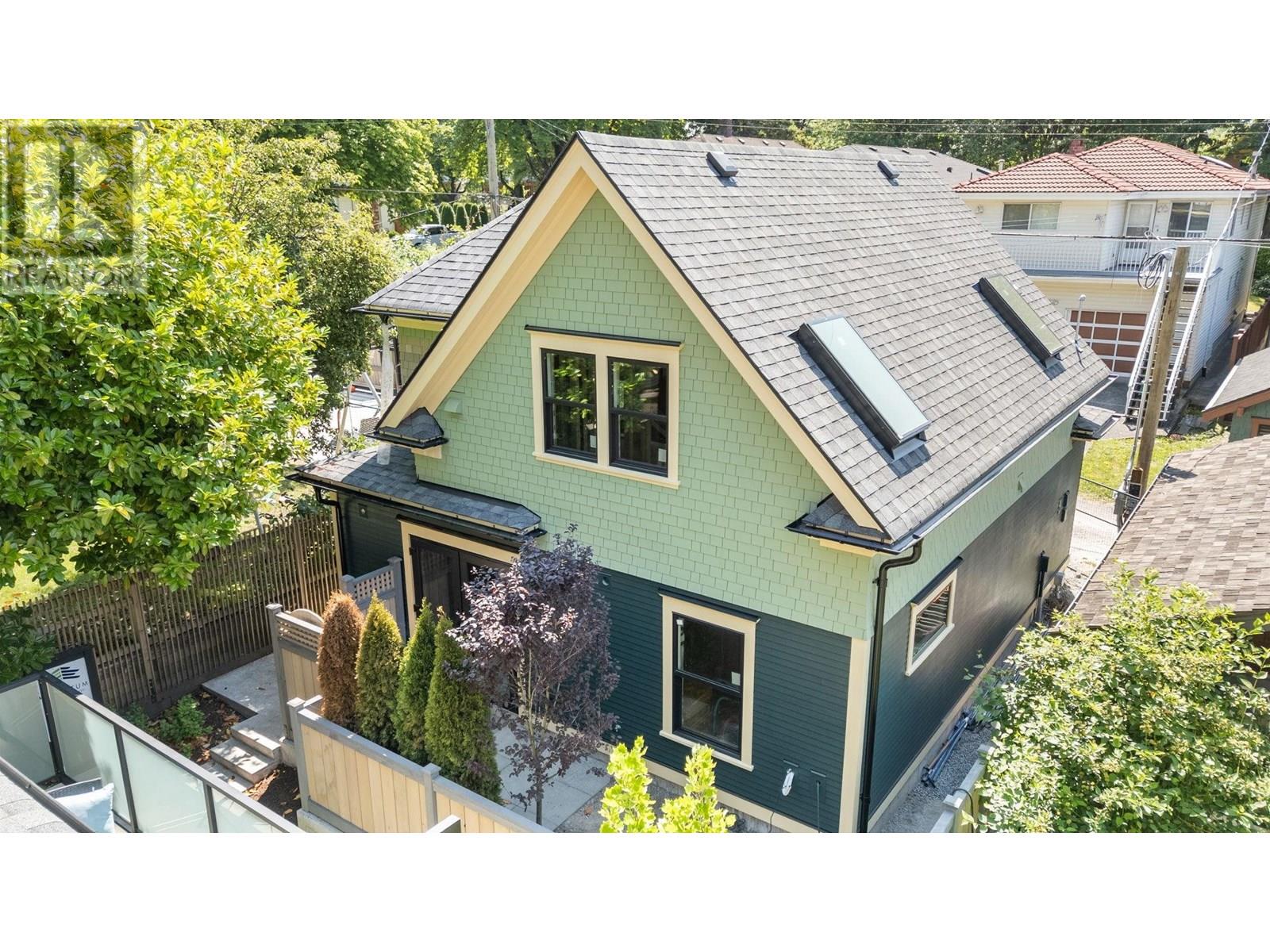 2594 ETON STREET|Vancouver, British Columbia V5K1J7